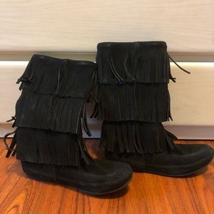 Minnetonka Calf Hi 3-Layer Fringe Boot